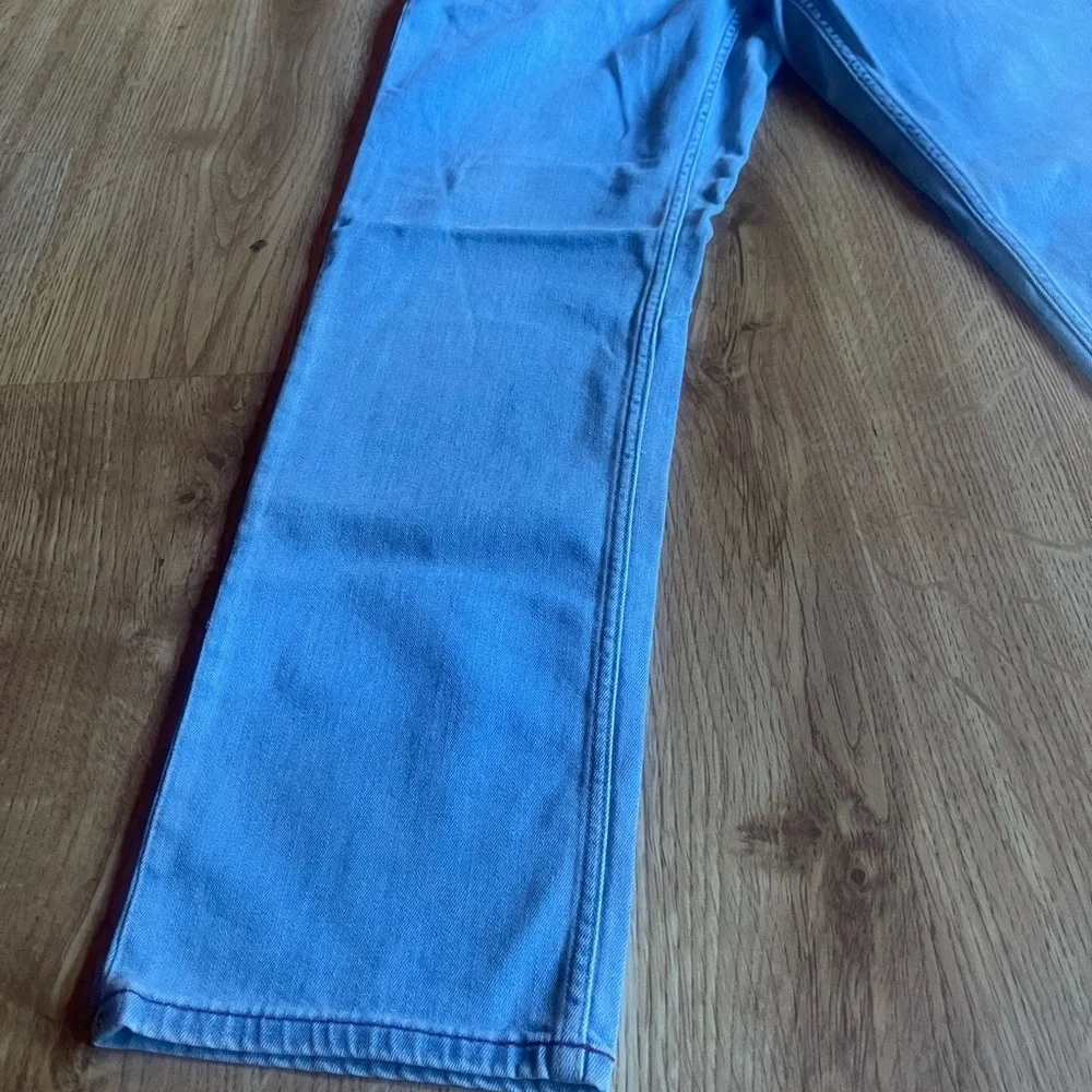 Tommy Bahama Relaxed Fit Blue Jeans - Picture 2 of 9